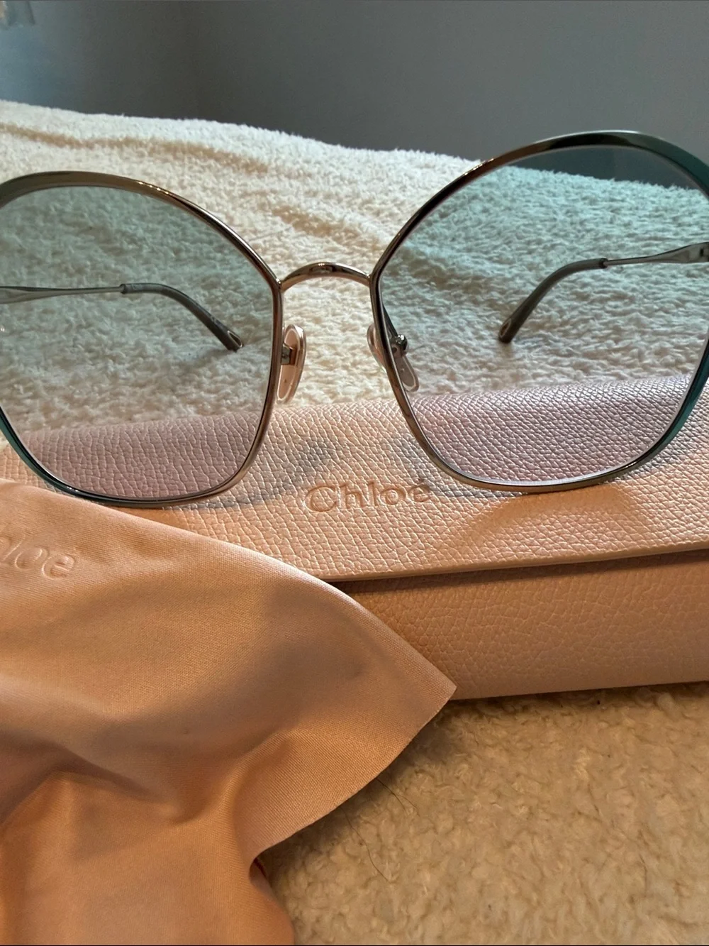 Chloe Silver Frame Sunglasses with Teal Gradient Lenses and pink Case